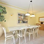 A Stylish With A Private Pool, Short Drive From The Centre, Free Ac Wifi
