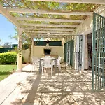 别墅 A Stylish With A Private Pool, Short Drive From The Centre, Free Ac Wifi