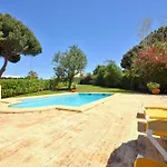 A Stylish With A Private Pool, Short Drive From The Centre, Free Ac Wifi