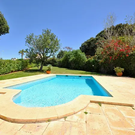 A Stylish With A Private Pool, Short Drive From The Centre, Free Ac Wifi Quarteira