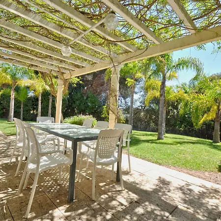 Villa A Stylish With A Private Pool, Short Drive From The Centre, Free Ac Wifi