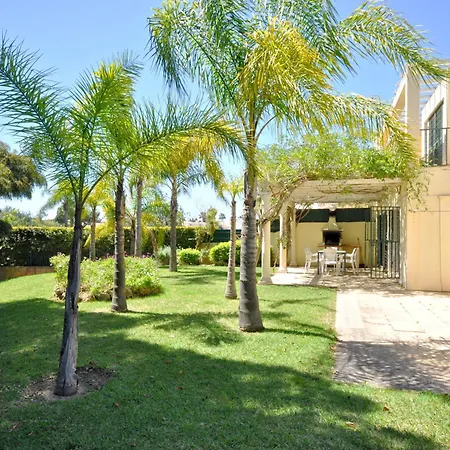 别墅 A Stylish With A Private Pool, Short Drive From The Centre, Free Ac Wifi