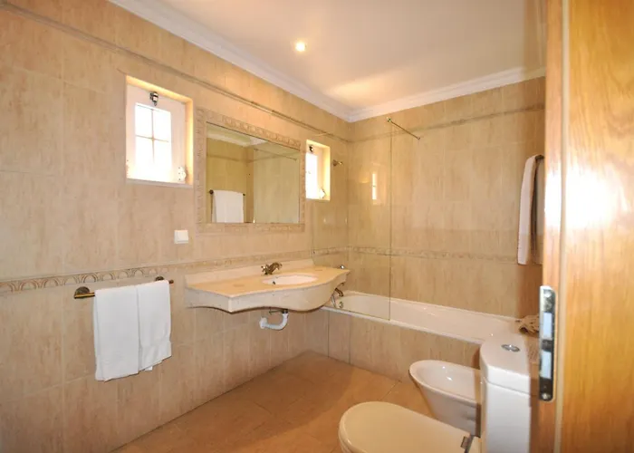 Villa A Stylish With A Private Pool, Short Drive From The Centre, Free Ac Wifi