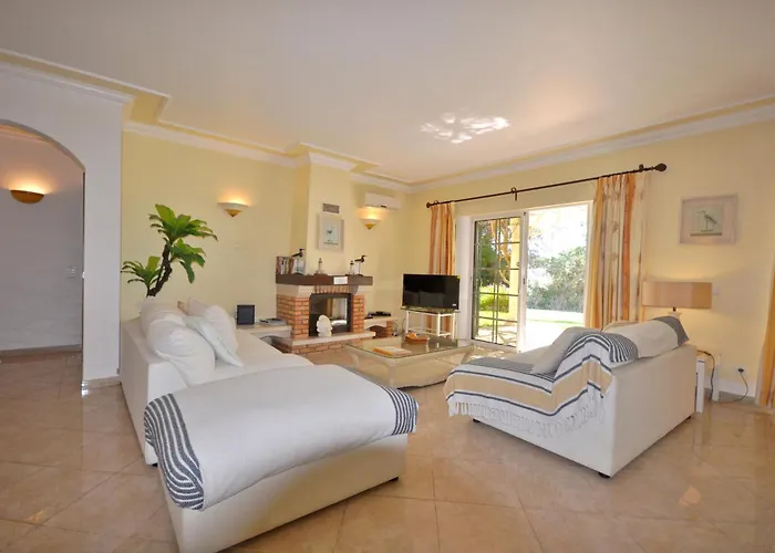 Villa A Stylish With A Private Pool, Short Drive From The Centre, Free Ac Wifi *