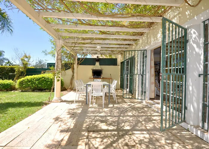 Villa A Stylish With A Private Pool, Short Drive From The Centre, Free Ac Wifi