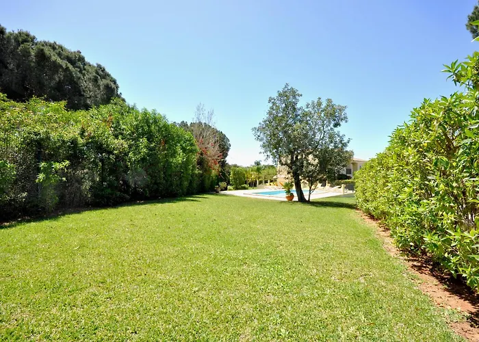 Villa A Stylish With A Private Pool, Short Drive From The Centre, Free Ac Wifi *