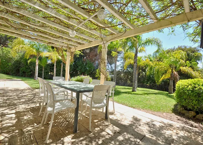 Villa A Stylish With A Private Pool, Short Drive From The Centre, Free Ac Wifi