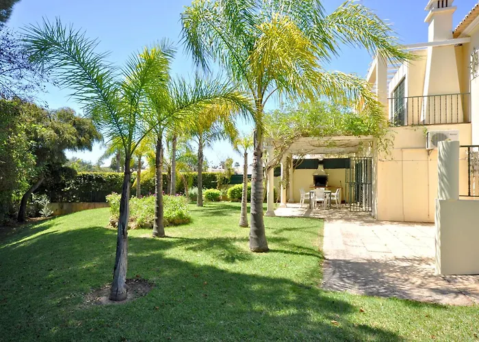 Villa A Stylish With A Private Pool, Short Drive From The Centre, Free Ac Wifi