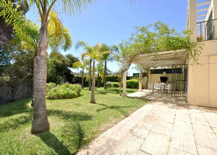 A Stylish With A Private Pool, Short Drive From The Centre, Free Ac Wifi Quarteira