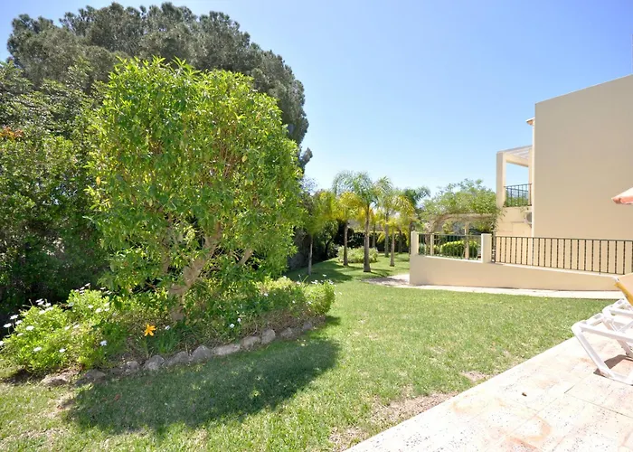 Villa A Stylish With A Private Pool, Short Drive From The Centre, Free Ac Wifi