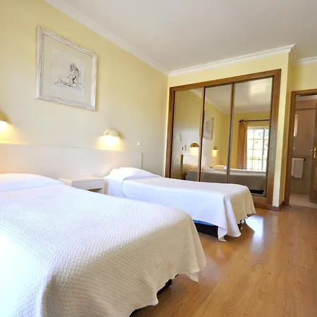 A Stylish With A Private Pool, Short Drive From The Centre, Free Ac Wifi Quarteira