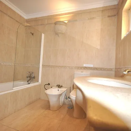 Villa A Stylish With A Private Pool, Short Drive From The Centre, Free Ac Wifi Quarteira