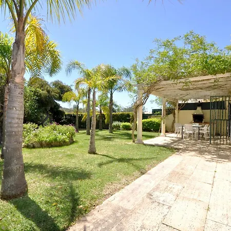 A Stylish With A Private Pool, Short Drive From The Centre, Free Ac Wifi Quarteira