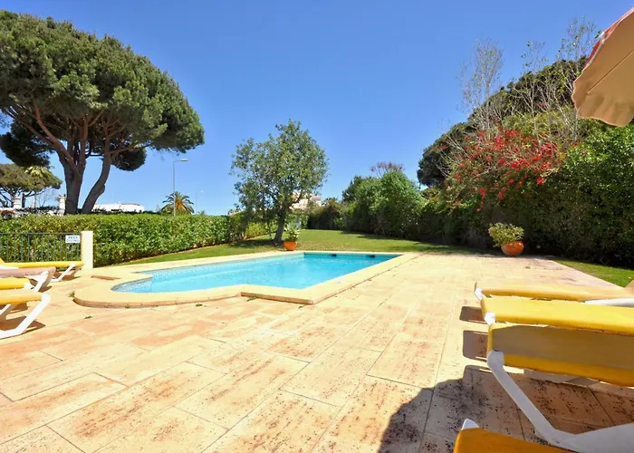 A Stylish With A Private Pool, Short Drive From The Centre, Free Ac Wifi