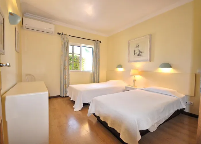 Villa A Stylish With A Private Pool, Short Drive From The Centre, Free Ac Wifi