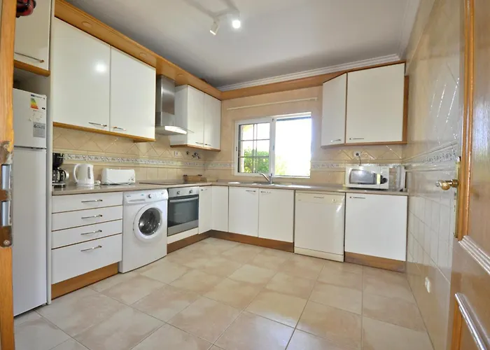 Villa A Stylish With A Private Pool, Short Drive From The Centre, Free Ac Wifi Quarteira