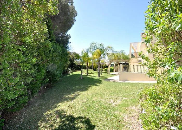 Villa A Stylish With A Private Pool, Short Drive From The Centre, Free Ac Wifi *