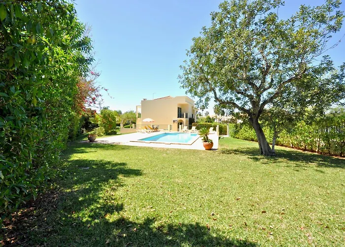 Villa A Stylish With A Private Pool, Short Drive From The Centre, Free Ac Wifi Quarteira